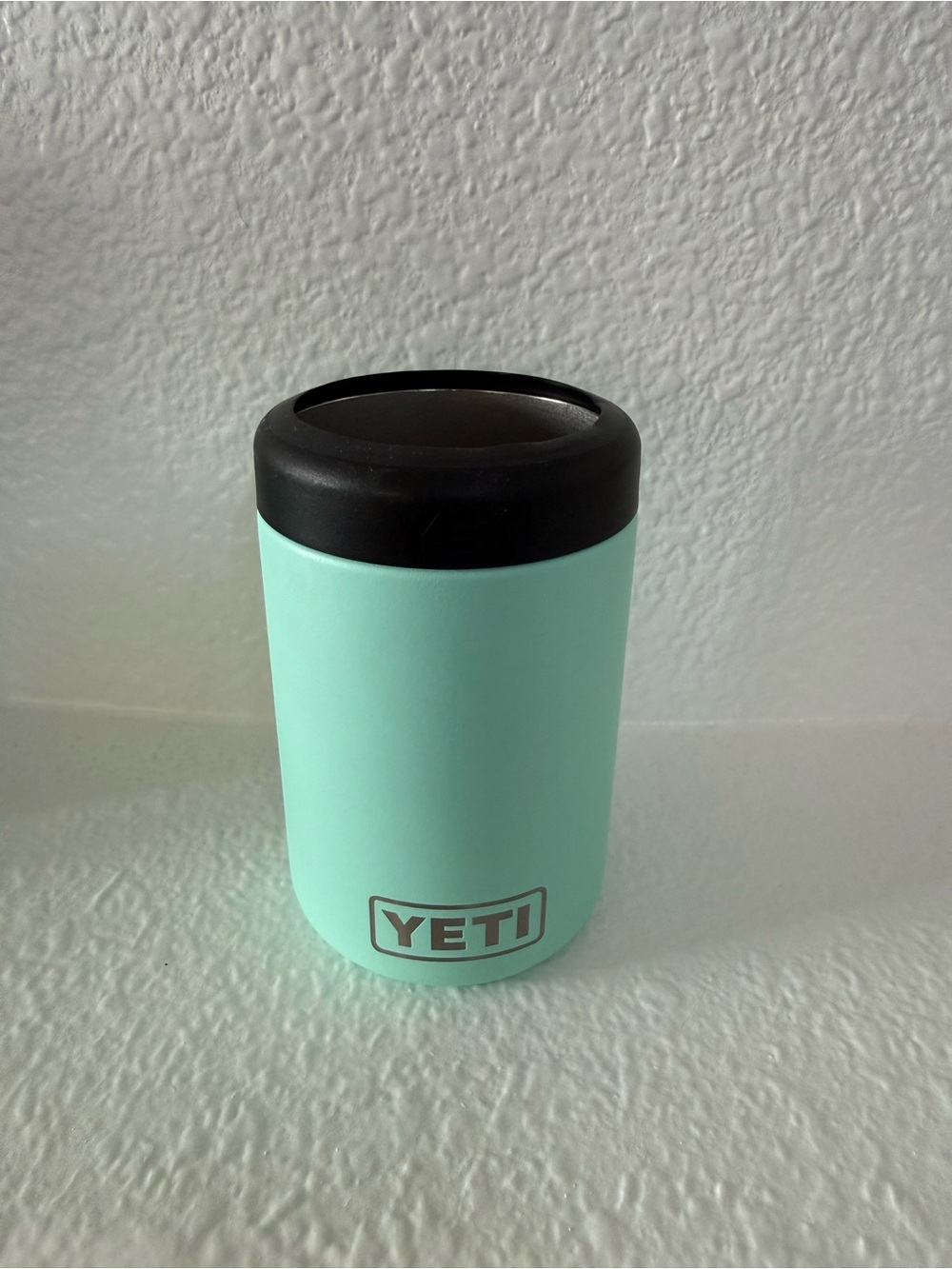YETI - 12 oz Rambler Can Cooler in Seafoam